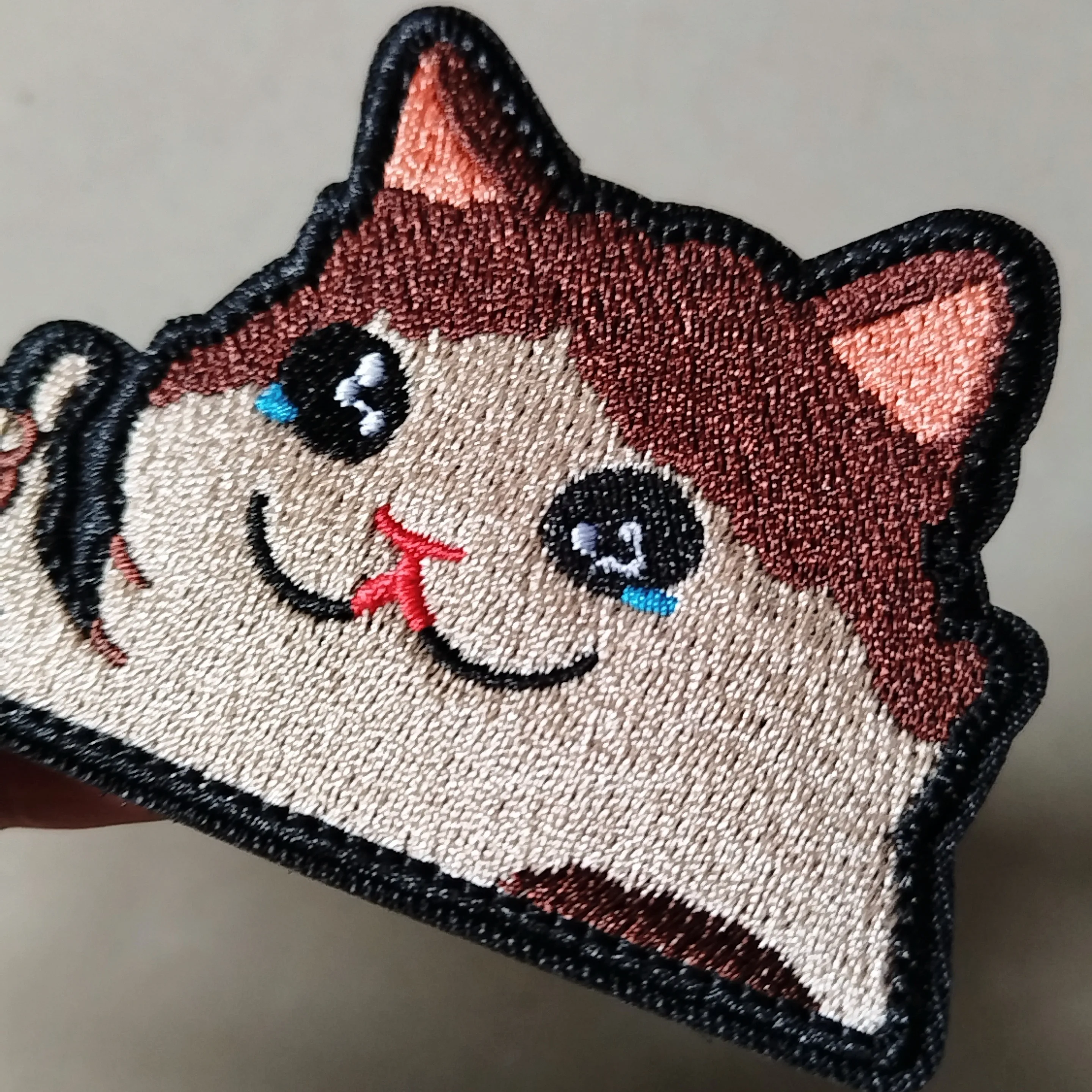 Parche gato llorando - bordado