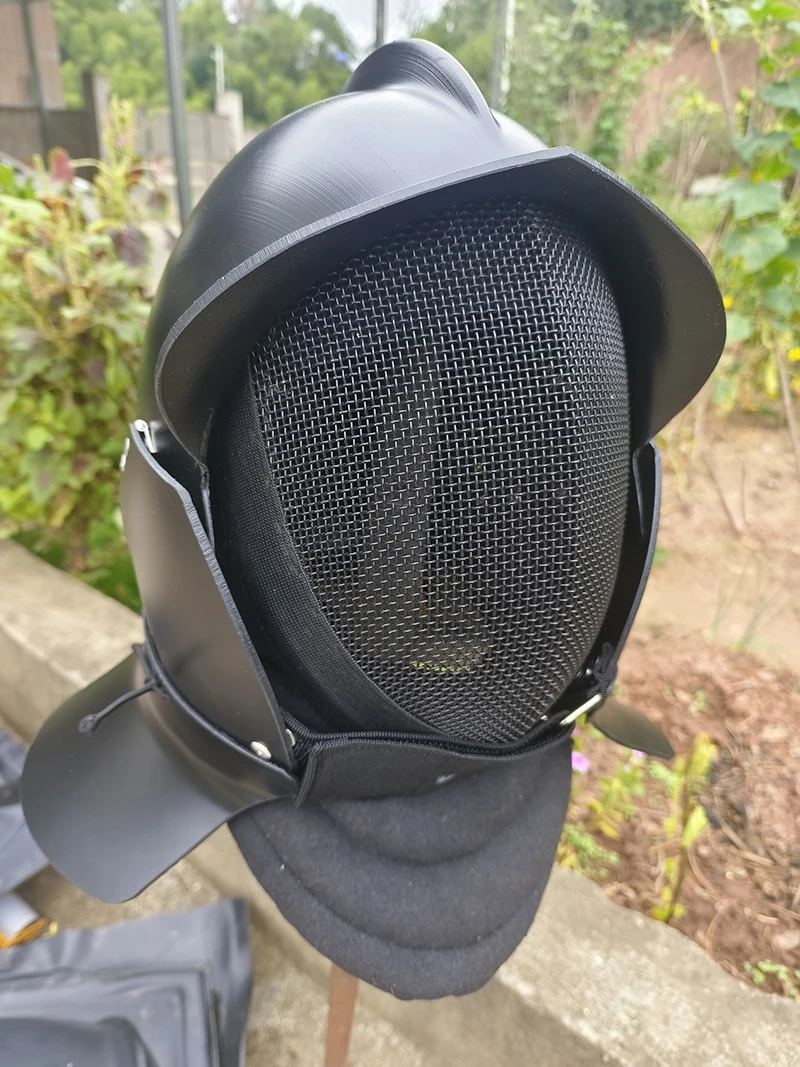 Casco de polímero HEMA - vista lateral con sistema de sujeción