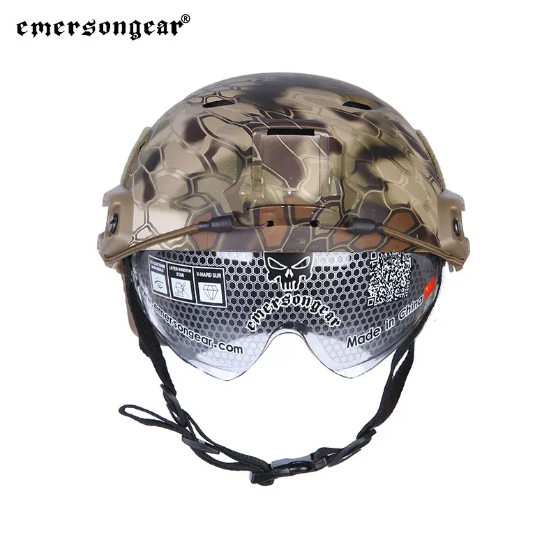 Detalle del casco con gafas y rail expansion system