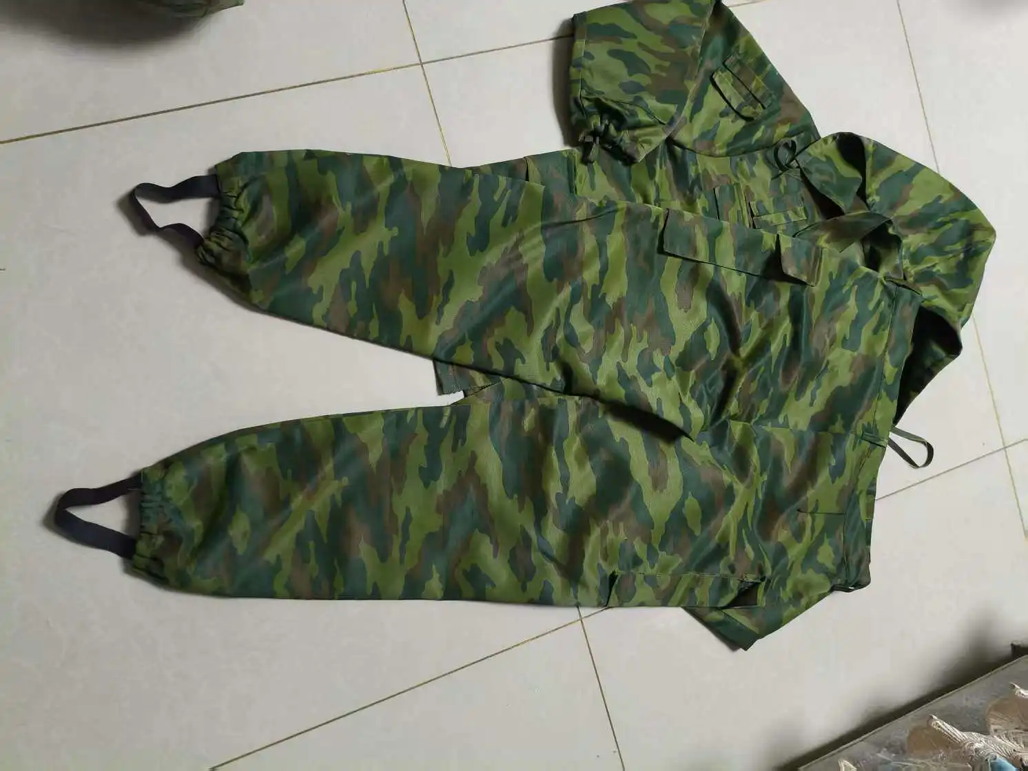 Traje de combate ruso camuflaje cruzado a rayas cubierta