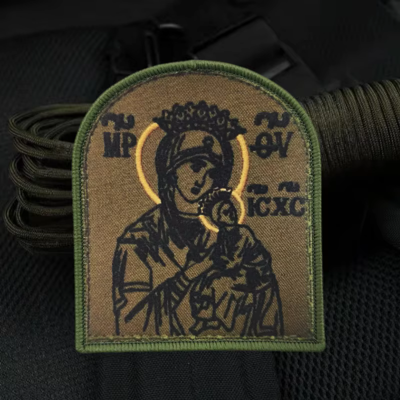 Detalle del estampado religioso del parche