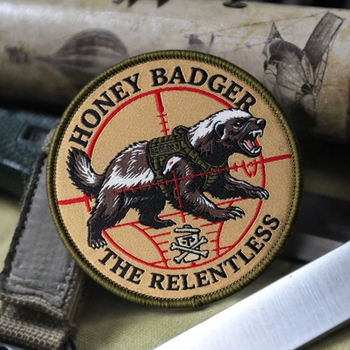 Parche táctico THE RELENTLESS Honey Badger bordado gancho y bucle - imagen 3