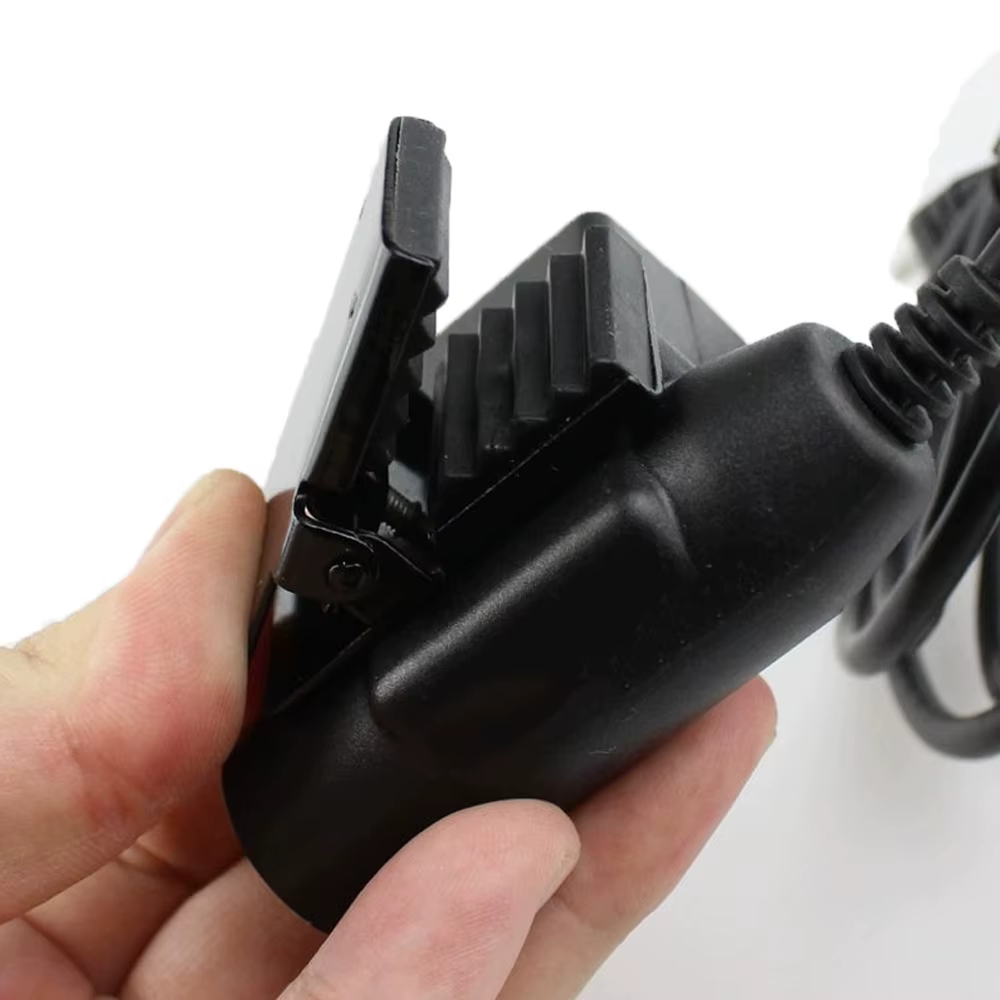 Conector PTT para auriculares y radio