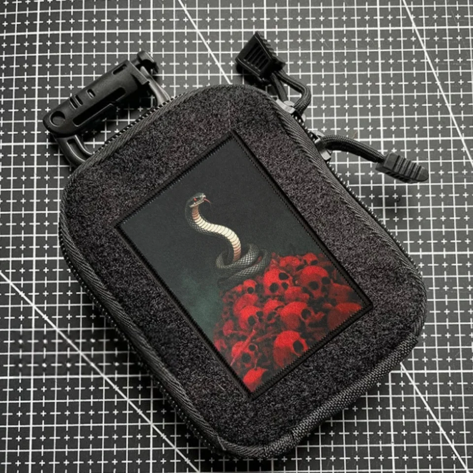 Parche táctico calavera y serpiente con velcro para mochilas - imagen 2