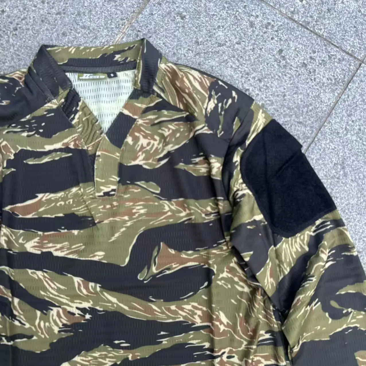 Camiseta táctica manga larga con acabado cómodo