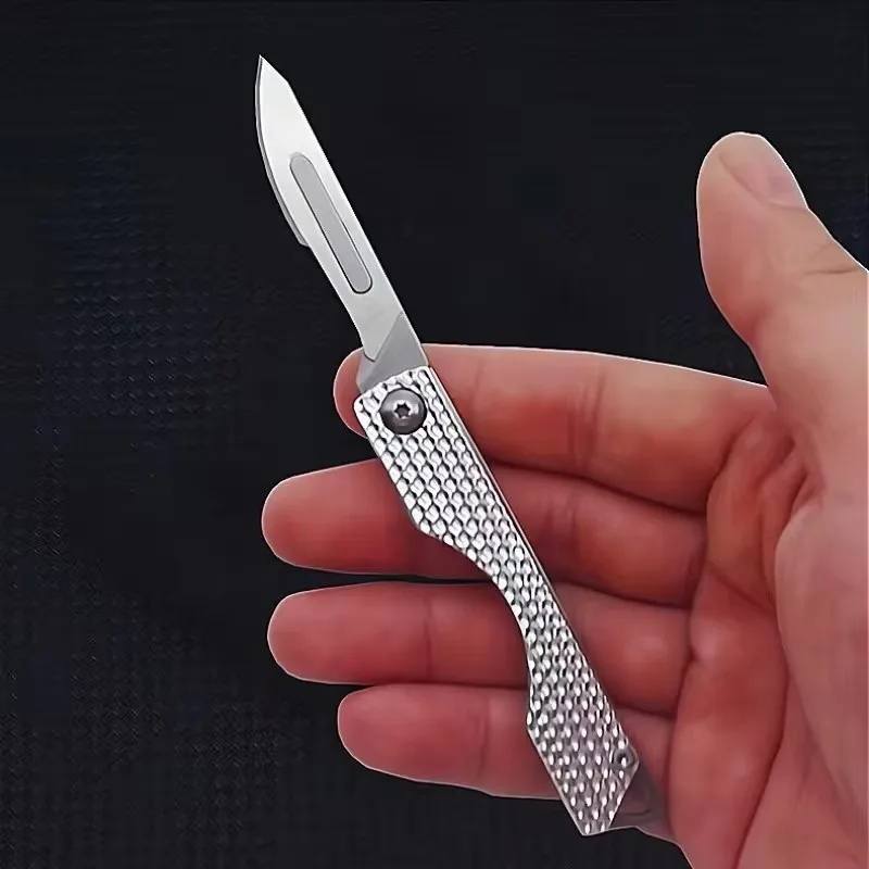 Llavero táctico EDC plegable con cuchillo de hoja corta - imagen 5