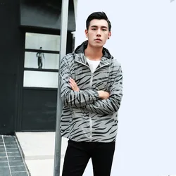 Chaqueta reflectante para hombre - abrigo ligero urbano con capucha