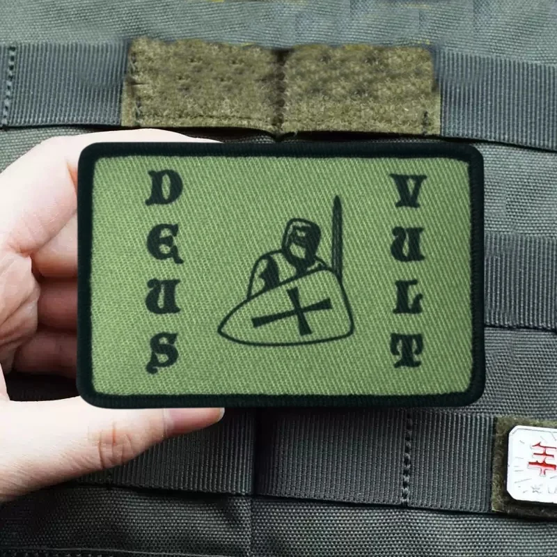 Parche militar Deus Vult estampado – moral táctica con gancho - imagen 3