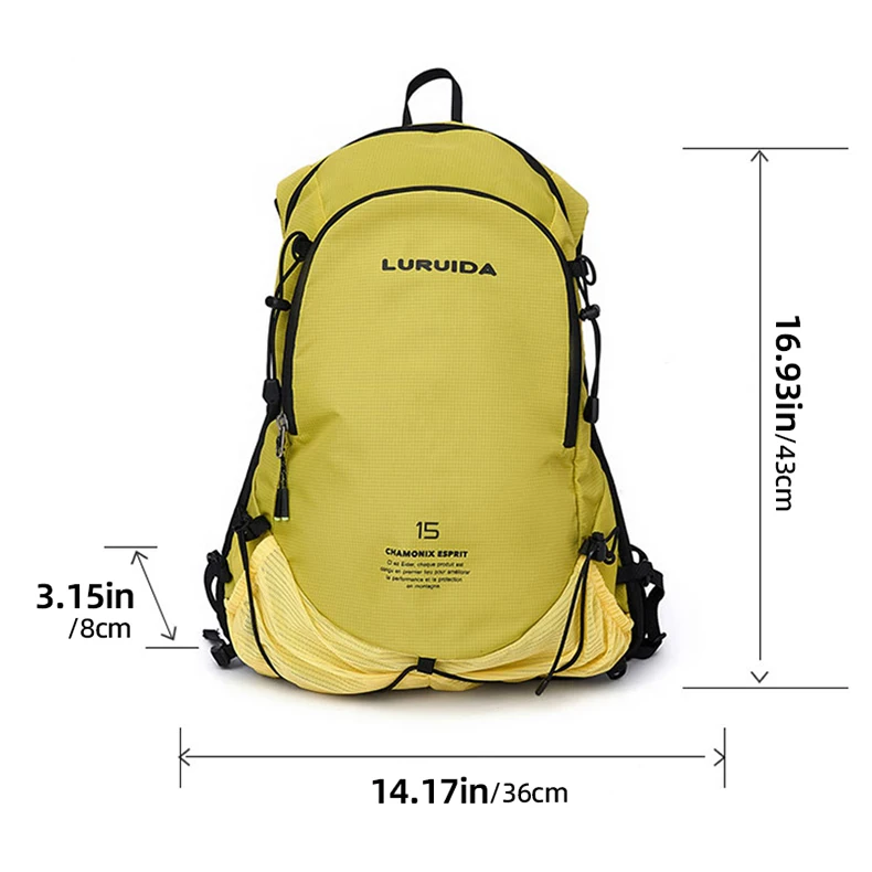 Vista frontal de la mochila scione en tono gris con correas ajustables