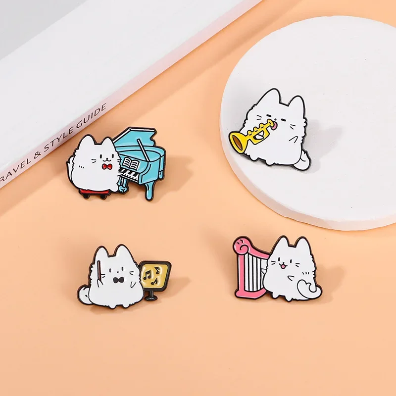 Broche de gato estilo cómic para bolsa y ropa, insignia decorativa