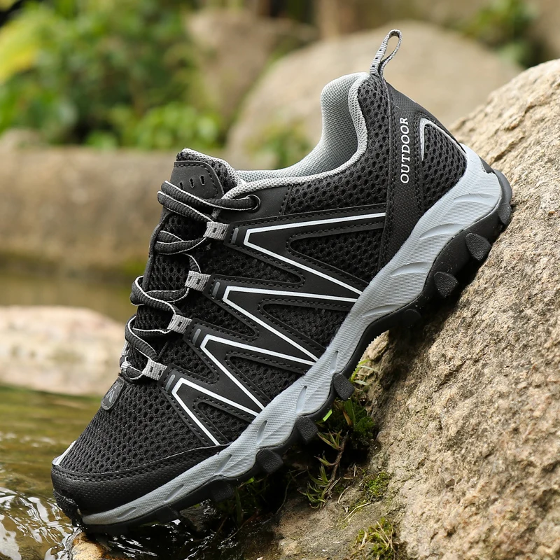 Zapatillas de senderismo HIKEUP en color azul con suela de tracción