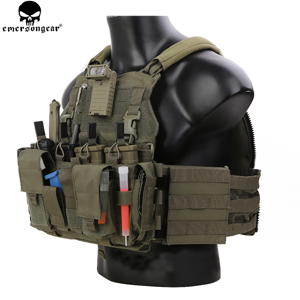 Configuración del aparejo de pecho EmersonGear en entorno de uso