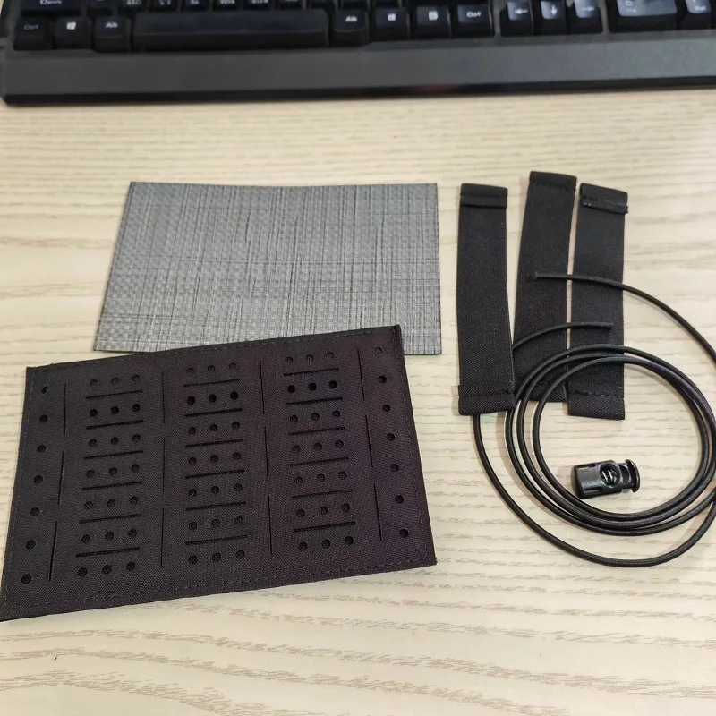 Detalle del acabado tipo fibra de carbono