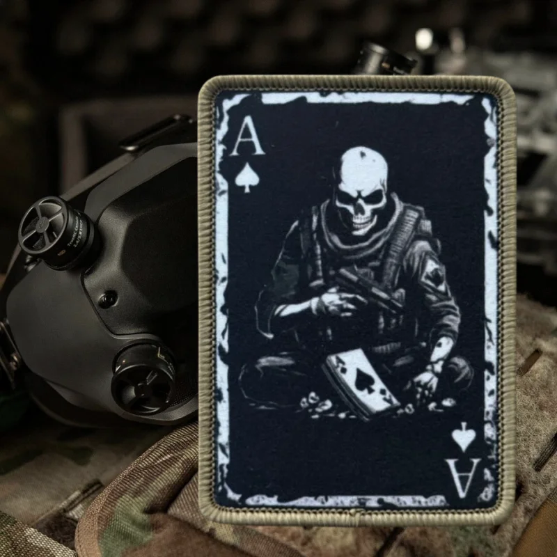 Parche táctico calavera Ace Spades con velcro para mochila - imagen 5