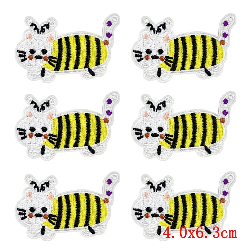 Parches bordados estilo cartoon para decorar textiles