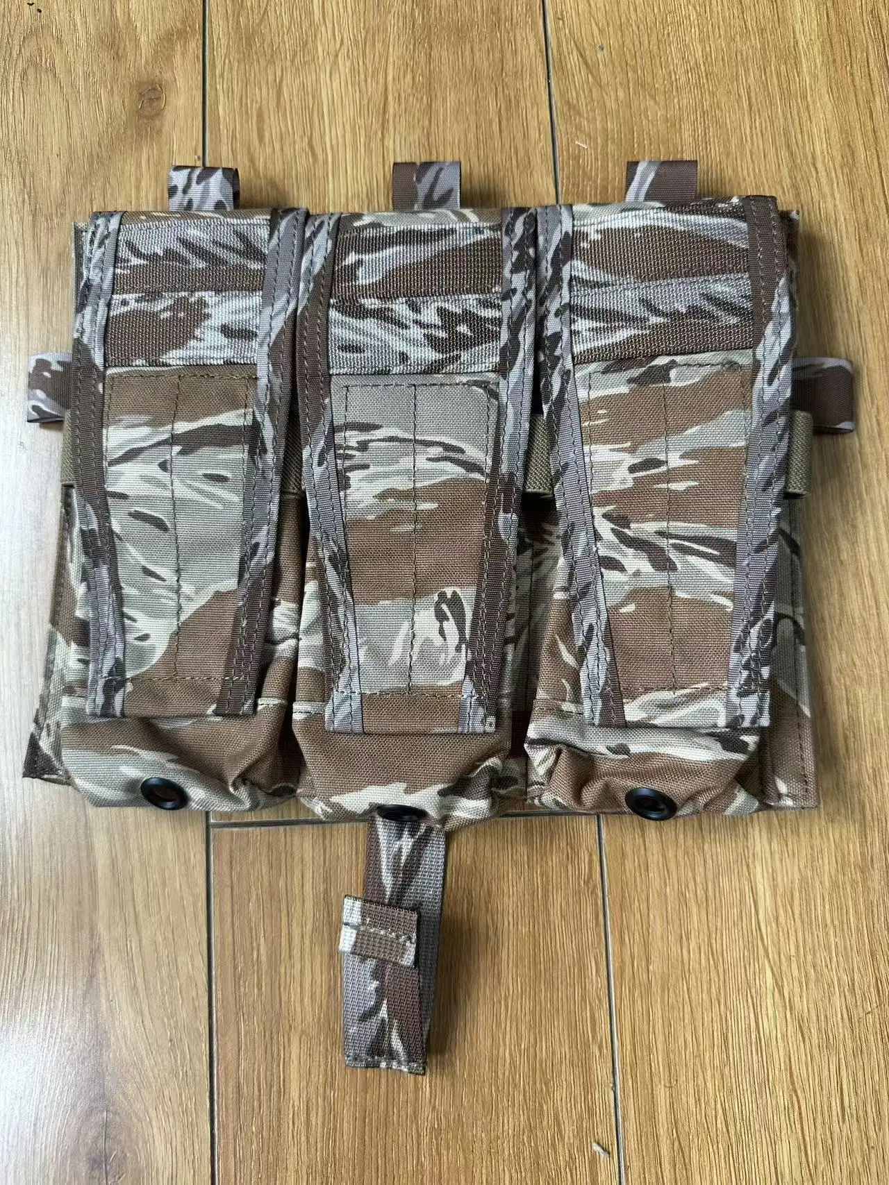 Porta-cargadores triple M4 compatible JPC AVS MOLLE - imagen 4