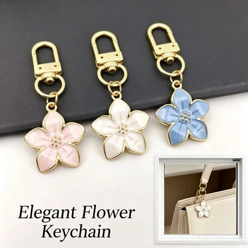 Llavero hoja de arce con forma floral y detalles de hierba