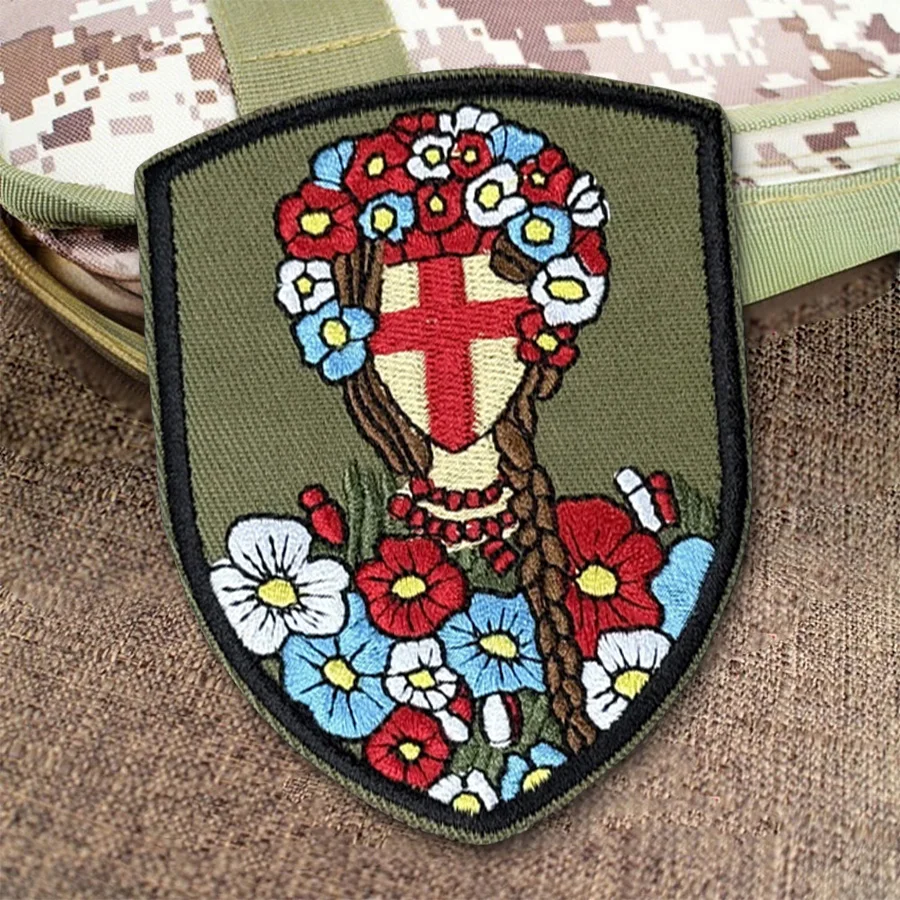 Parche táctico velcro corona de flores – Bordado infantil para mochila - imagen 2
