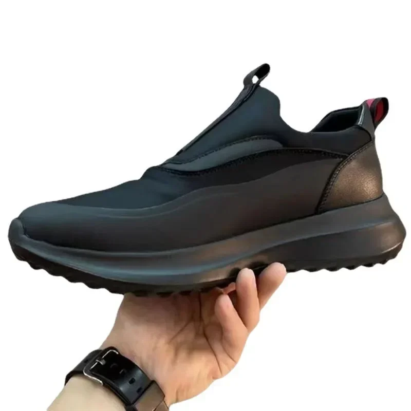 Zapatillas negras con aspecto moderno