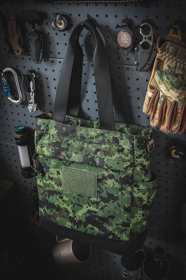 Bolso en contexto de uso urbano