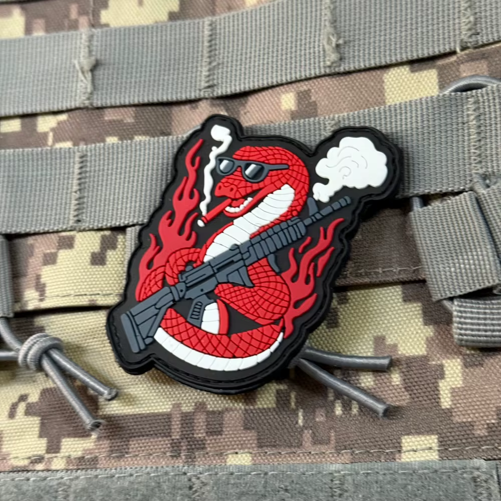 Parche táctico PVC serpiente roja con velcro gancho y bucle