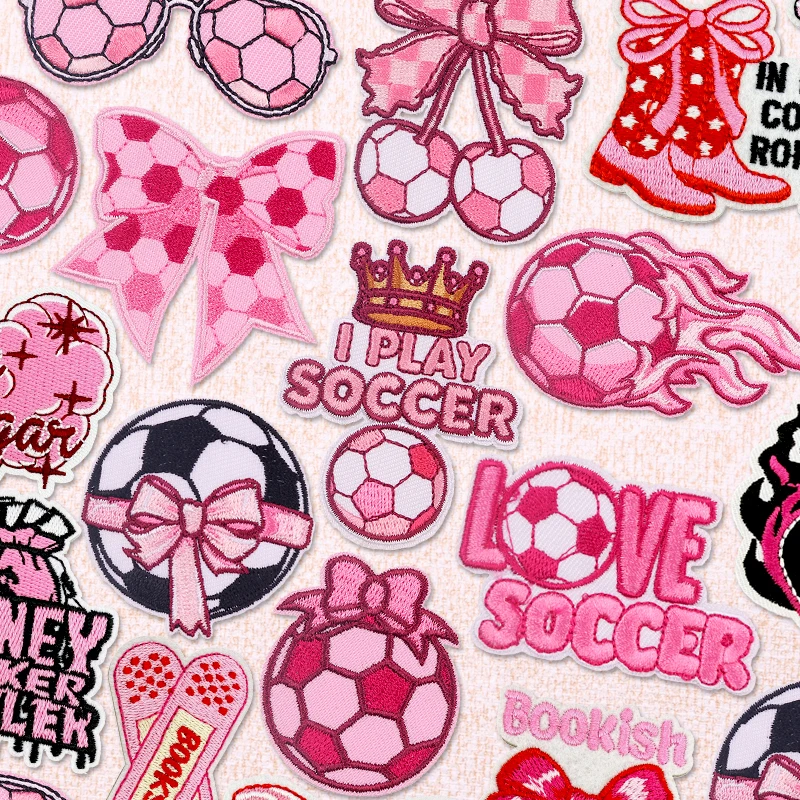 Parche termoadhesivo fútbol rosa con bordado cereza corona y bota - imagen 4