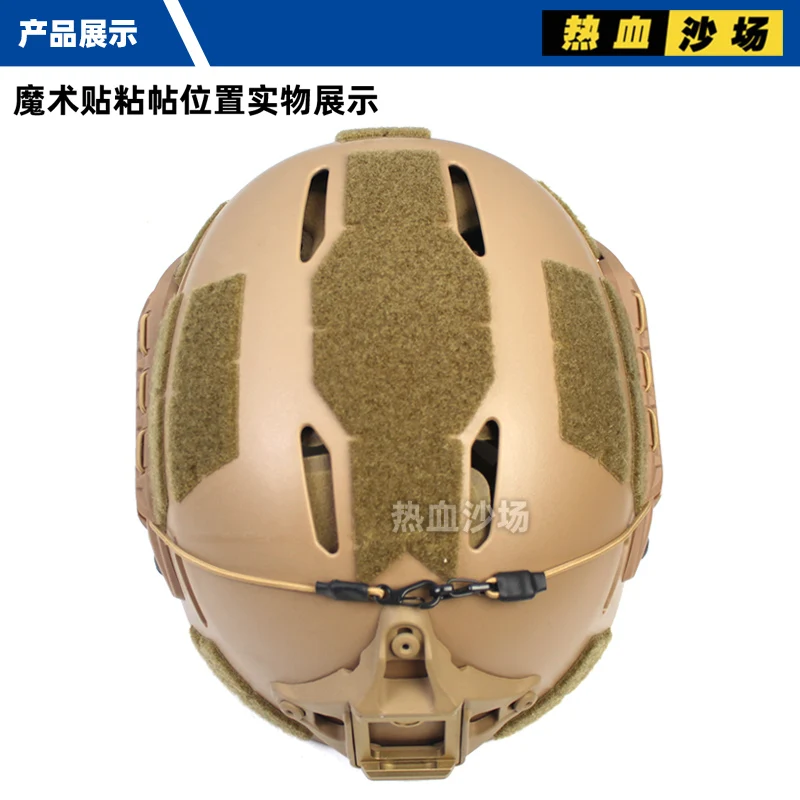 Ejemplo de pegatina aplicada en casco táctico