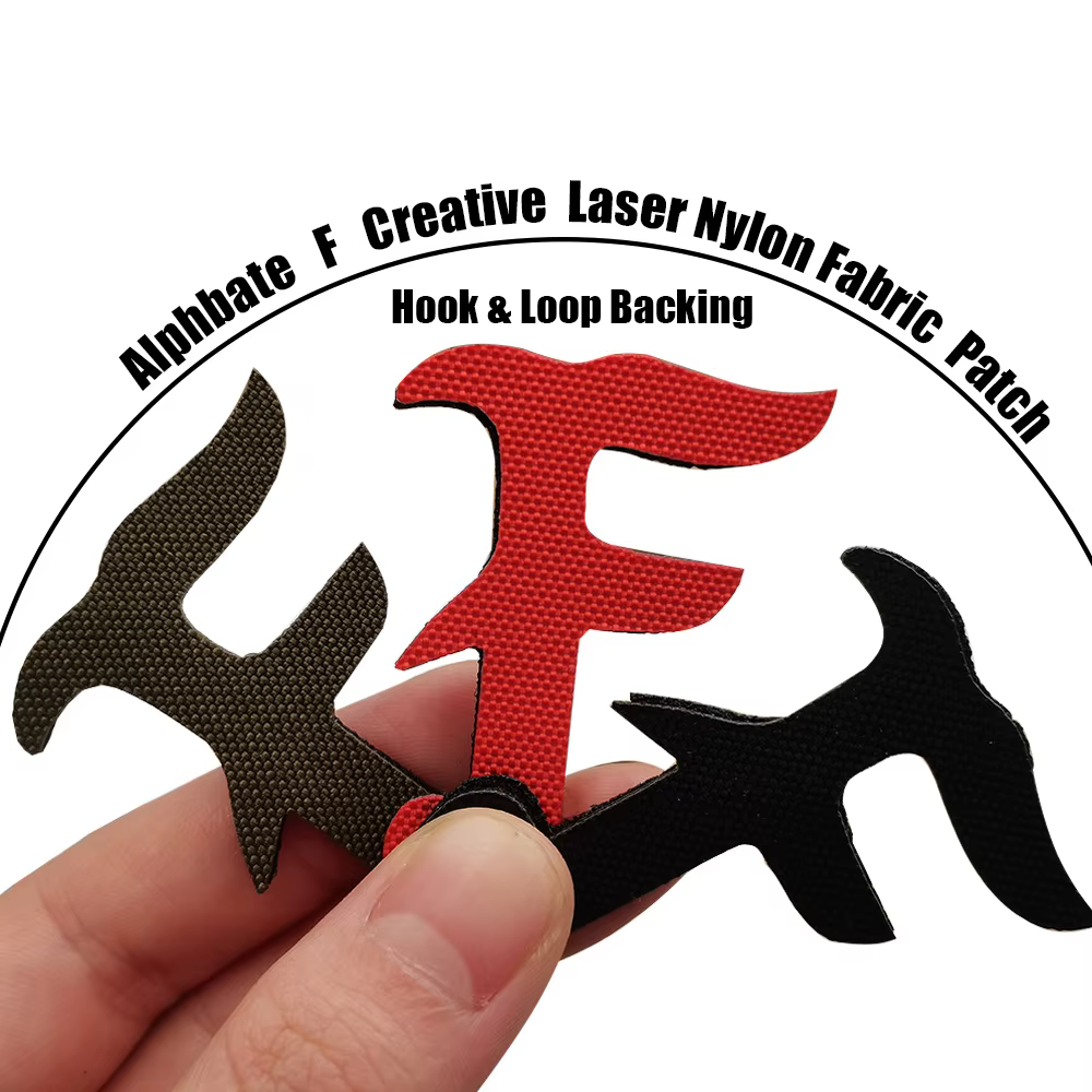 Brazalete reflectante letra F cortada con láser para embarcación - imagen 4