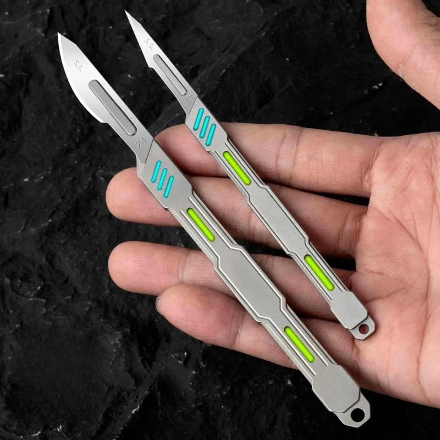 Cuchillo quirúrgico de precisión titanio con mango integrado recto