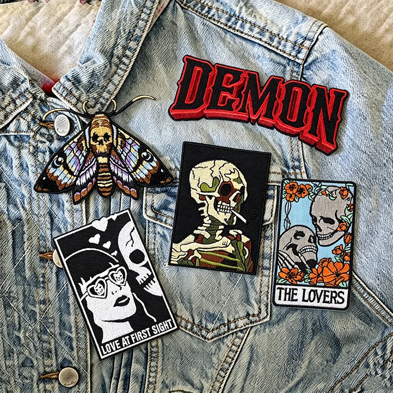 Parche bordado termoadhesivo calavera punk terror para chaqueta - imagen 4