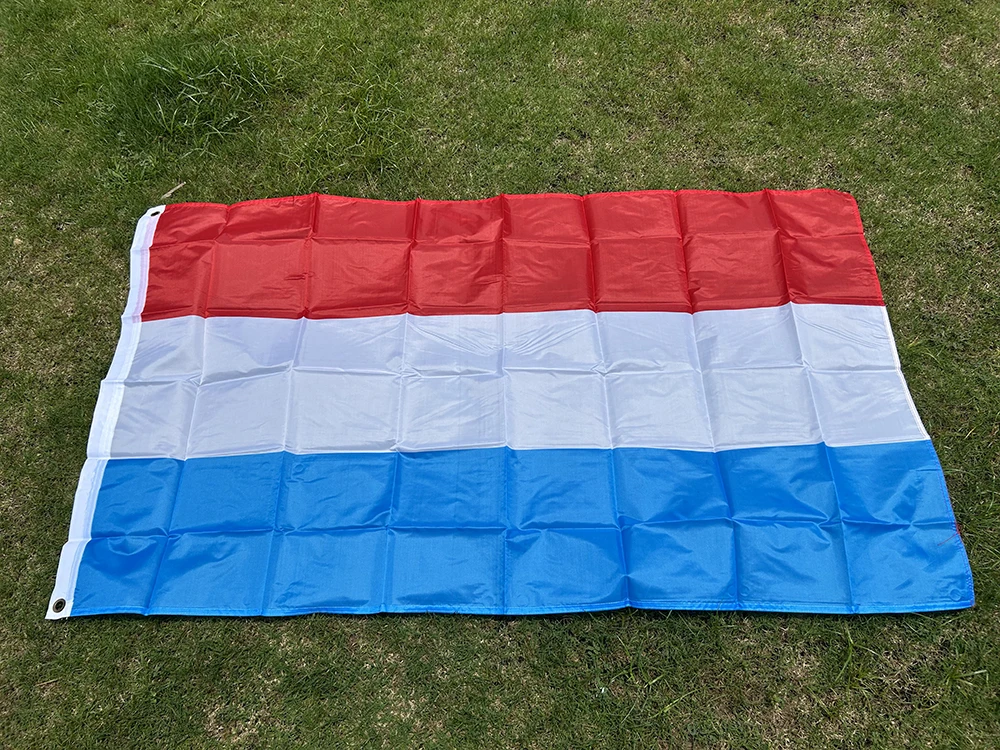 Detalle de costura y acabado de la bandera