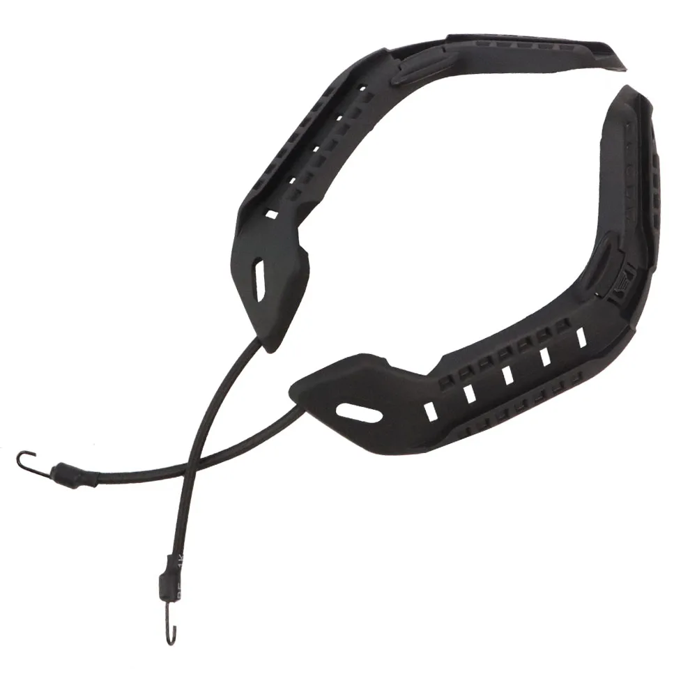 Casco táctico con accesorios montados