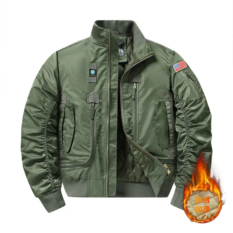 Chaqueta bomber MA1 en contexto urbano
