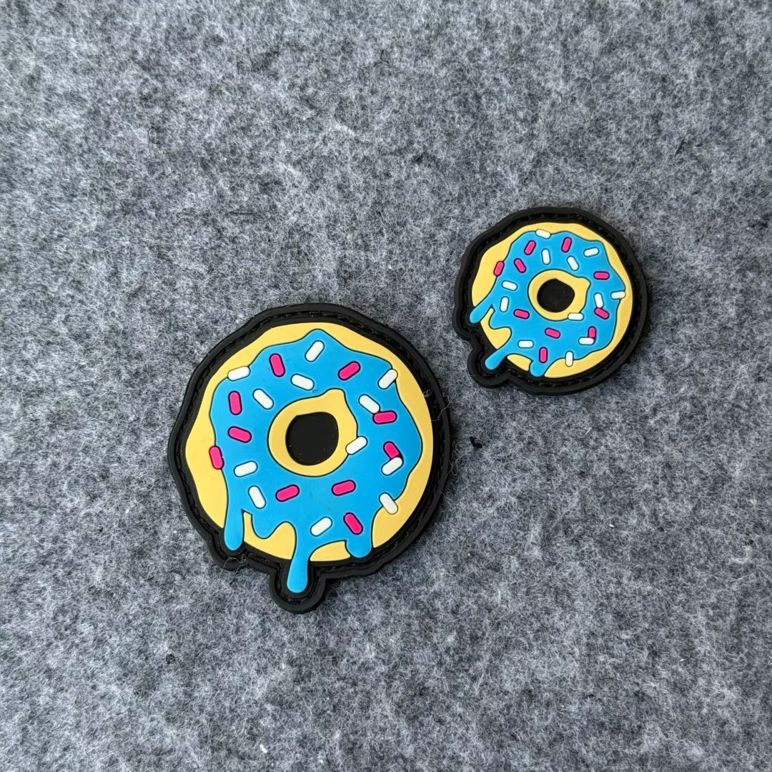 Detalle del parche de PVC con diseño de comida