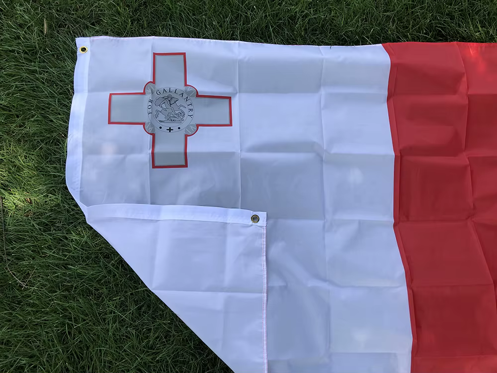 Bandera de Malta 90x150 cm en poliéster resistente para interior y exterior - imagen 4
