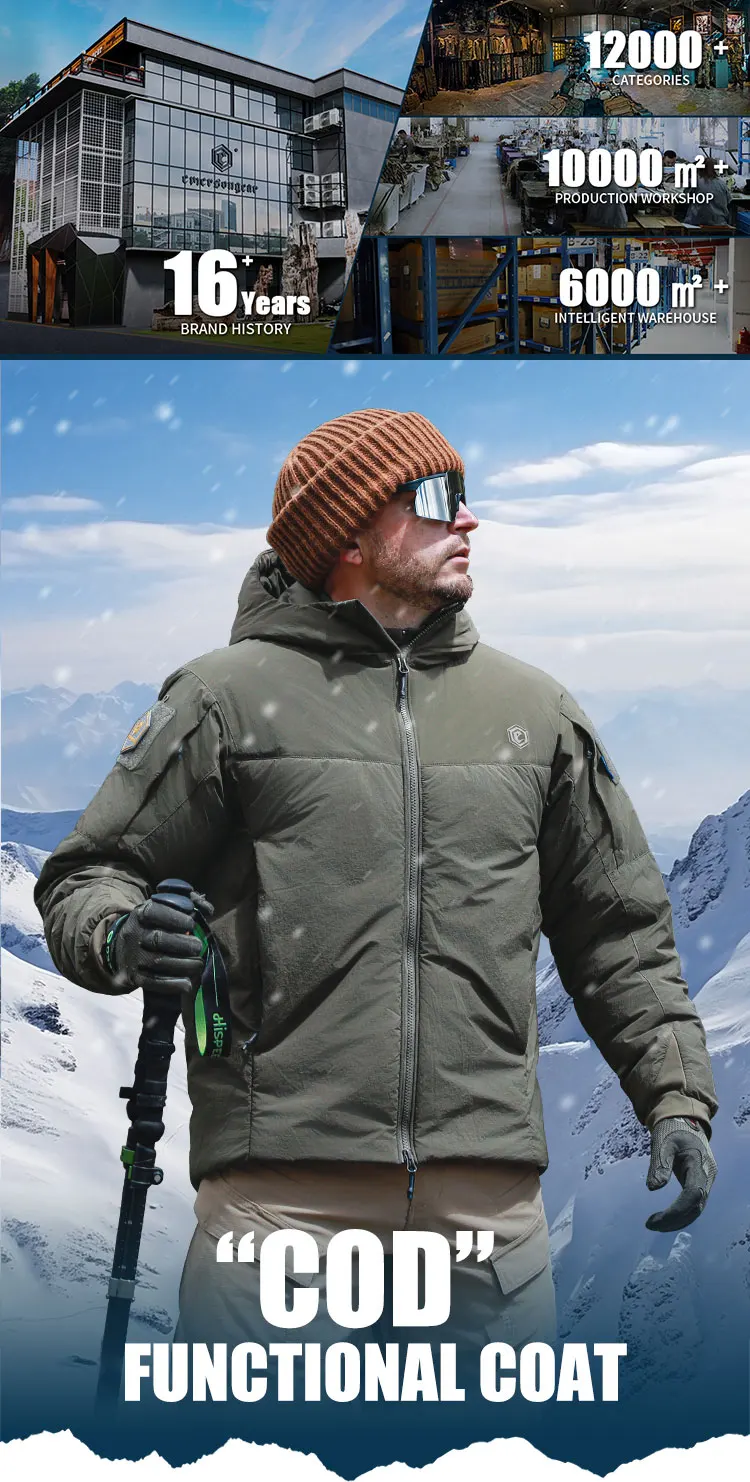 Chaqueta funcional EmersonGear Blue Label en uso outdoor