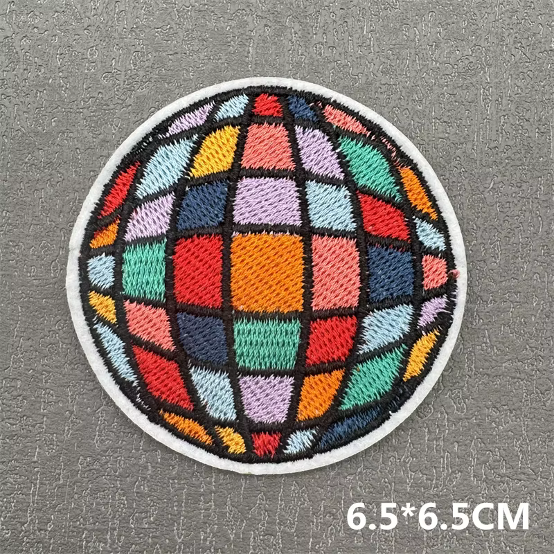 Parche bordado corazón con bola de discoteca y lazo para planchar - imagen 2