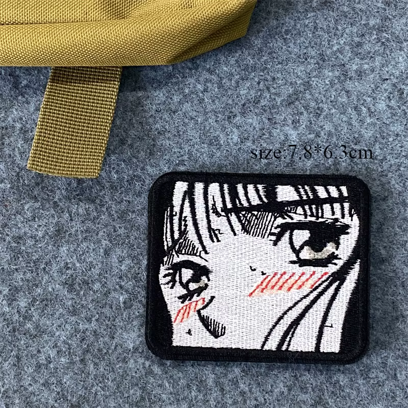 Parche bordado ojos anime diseño tímido