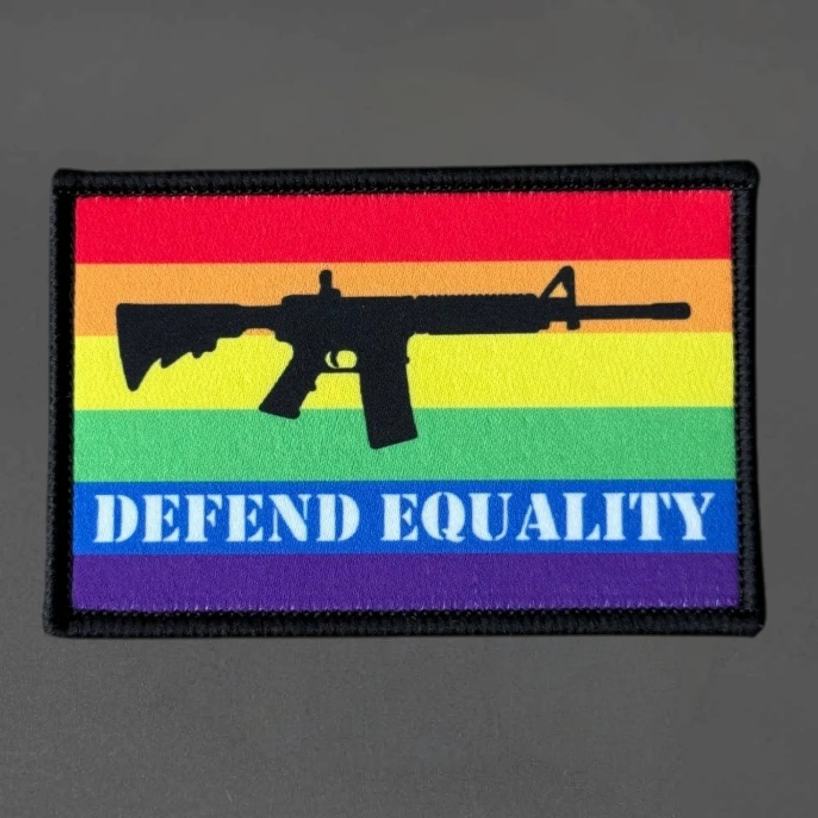 Parche táctico Defend Equality MOLLE para chalecos y mochilas - imagen 5