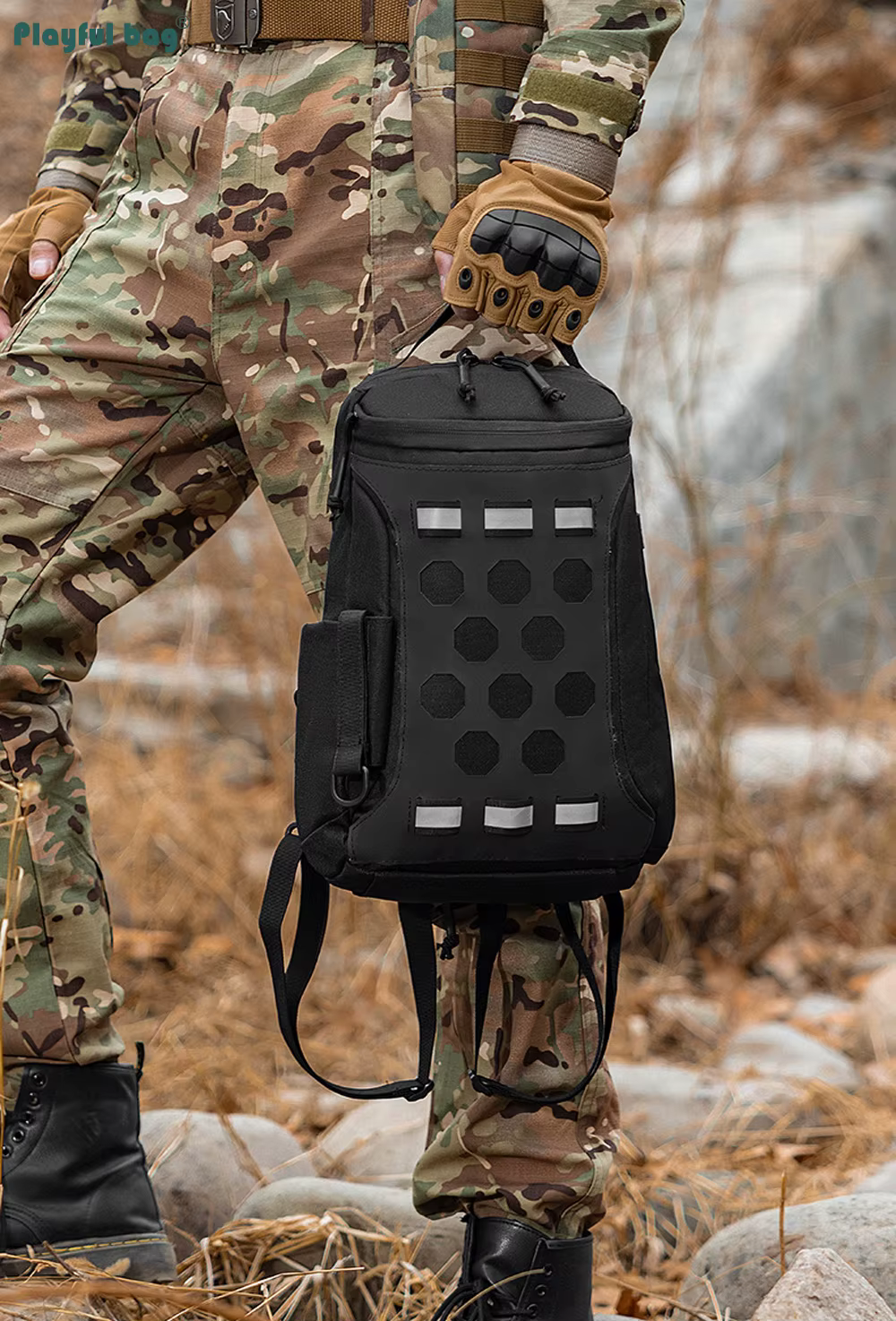 Imagen de la bolsa puesta en modelo durante actividad al aire libre