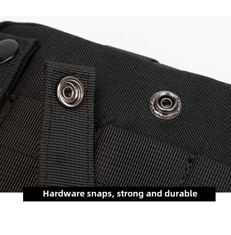 Bolsa Molle montada en chaleco táctico en configuración horizontal