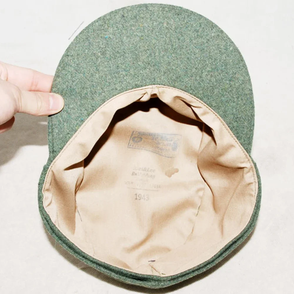 Casual militar con gorra de lana