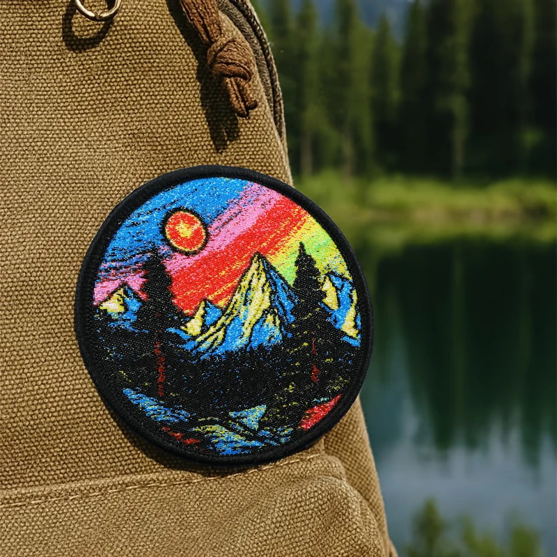 Parche termoadhesivo de montaña al amanecer – para gorra y ropa - imagen 2