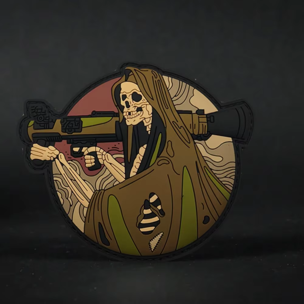 Parche táctico PVC Death Grip esqueleto con velcro – Brazalete militar - imagen 4