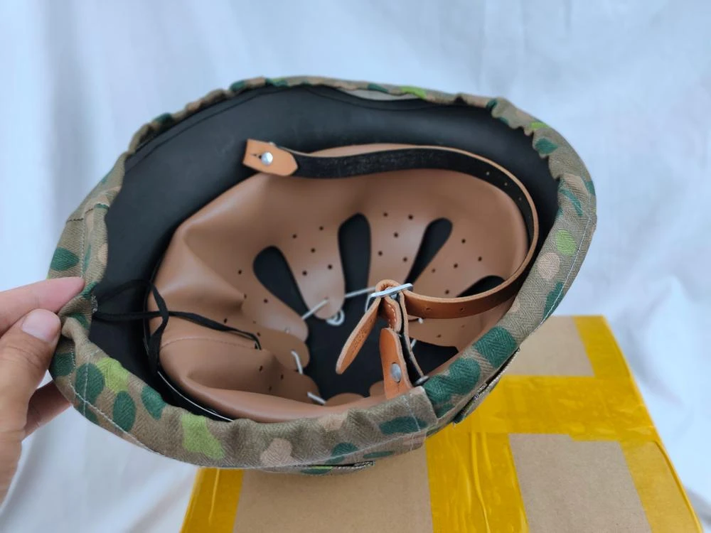 Funda colocada sobre casco Stahlhelm