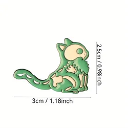 Alfiler pin caricatura gato esqueleto humorístico para mochila