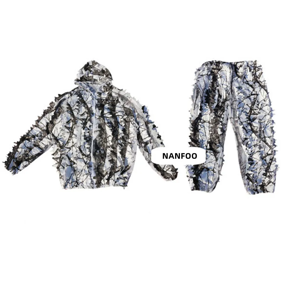 Traje Ghillie en uso cazador