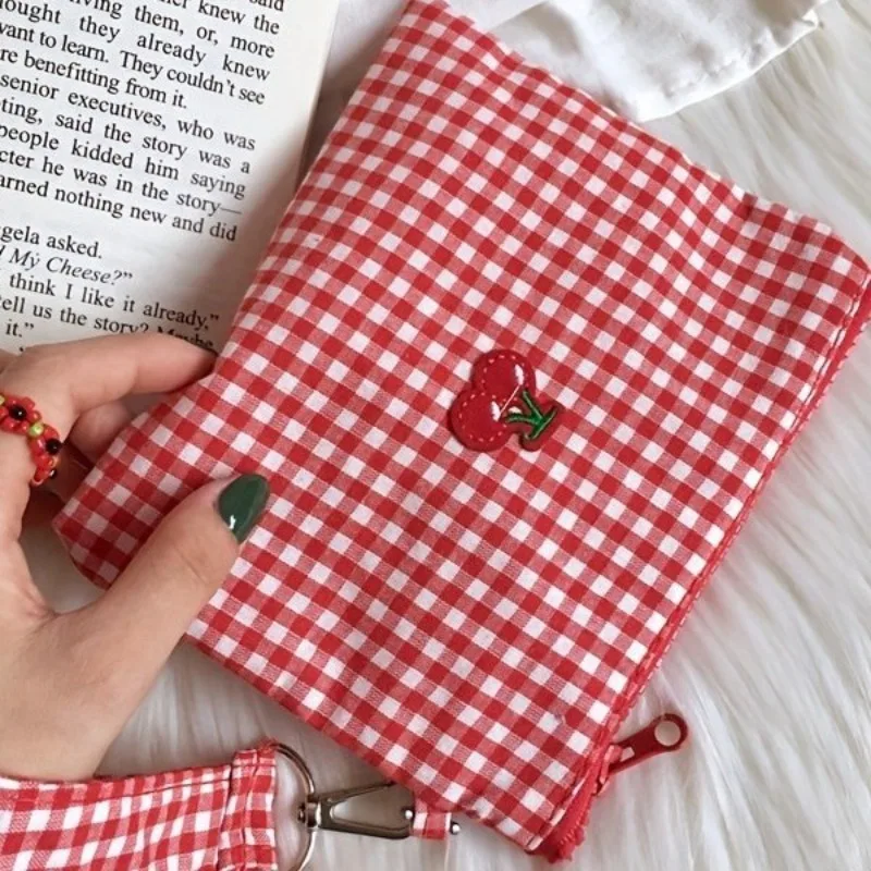 Neceser de maquillaje con estampado de cerezas y organizador de viaje - imagen 4