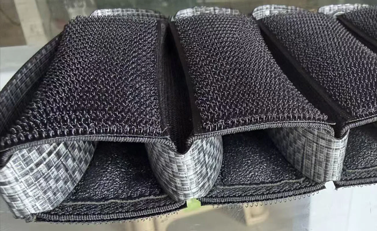 Bolsa táctica de pecho con compartimentos y inserción magnética - imagen 5