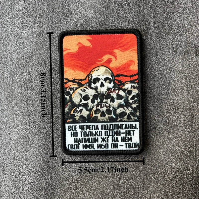 Insignia militar Tres Lobos en detalle